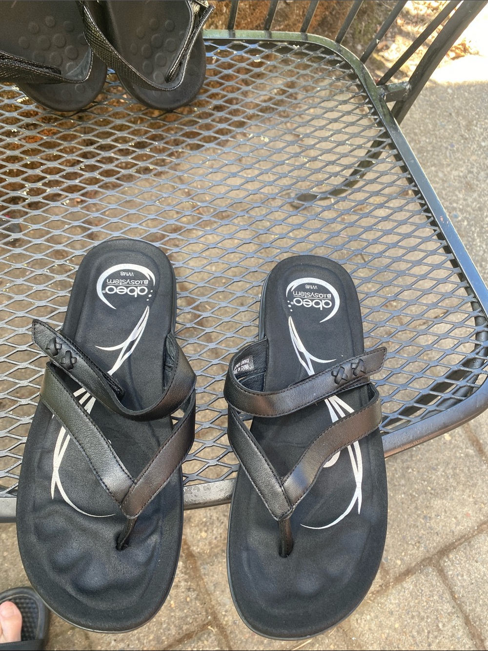 Preowned OBEO women’s flops 8 MW good
